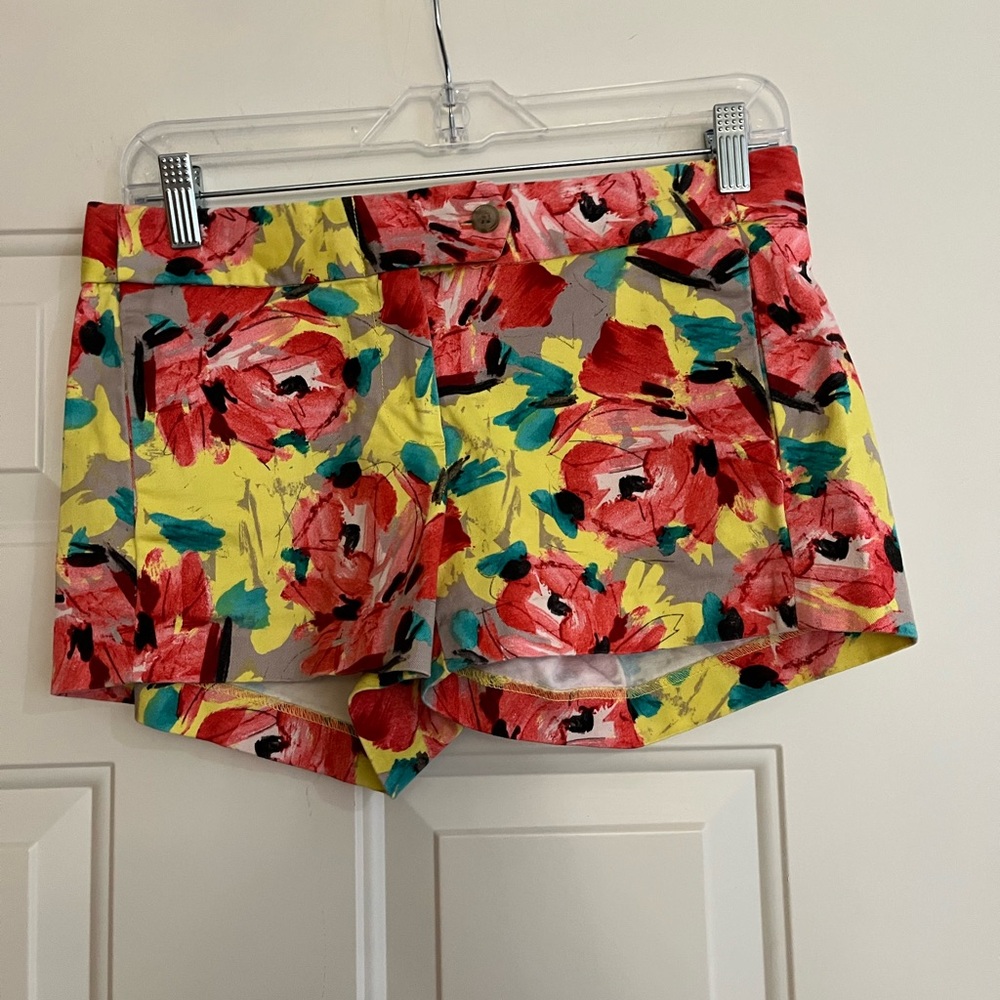Women’s J. Crew factory yellow floral chino cotton city fit short. Size 0